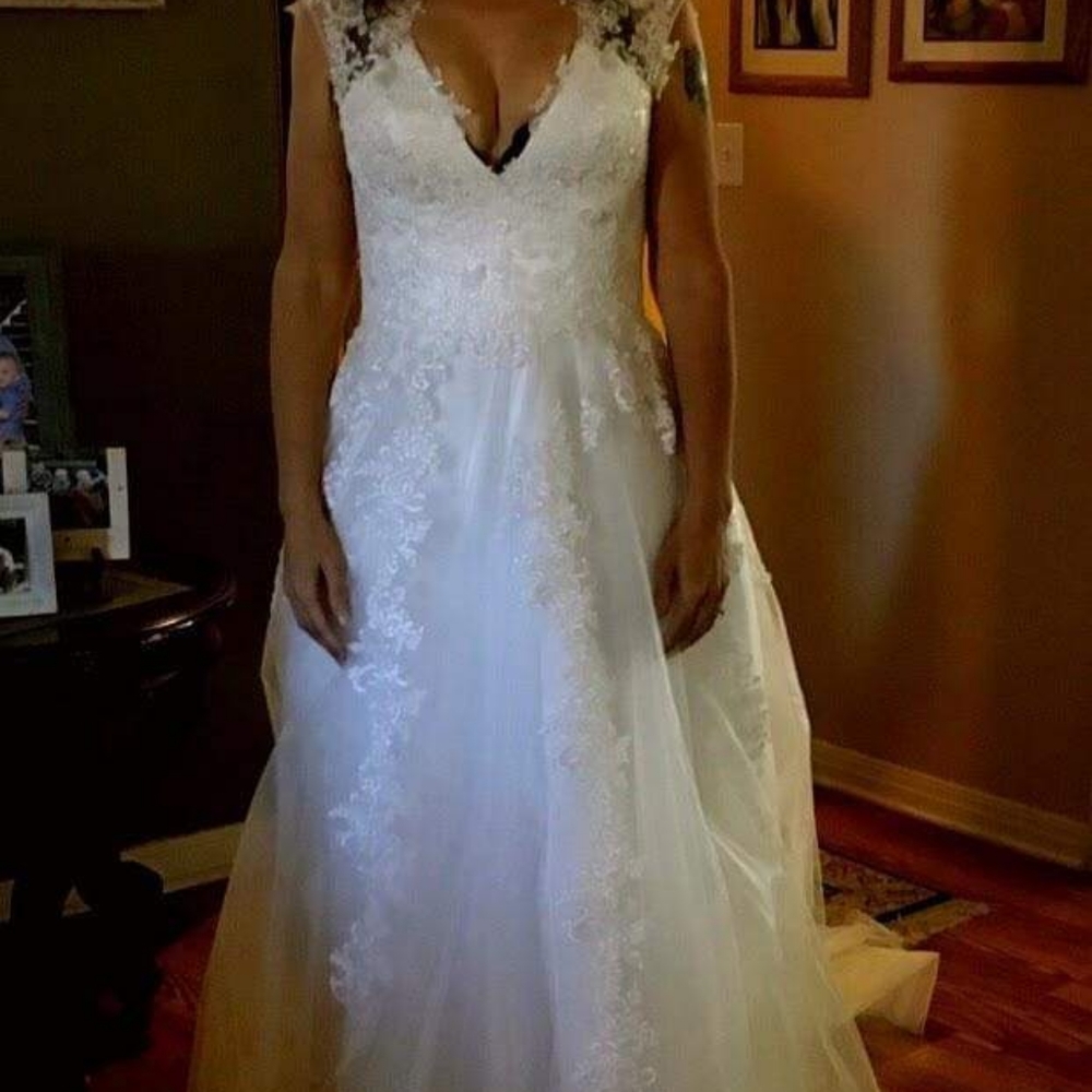 Wedding Dress Never worn
